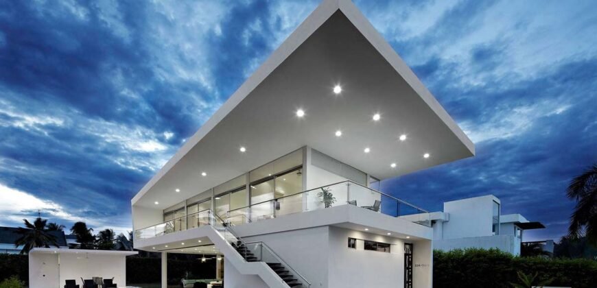 Villa in 1743 Griffith Park Blvd