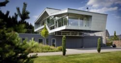 Villa in 629 East 83rd Street