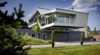 Villa in 629 East 83rd Street