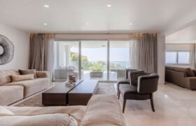 House in 1506 S Bentley Ave